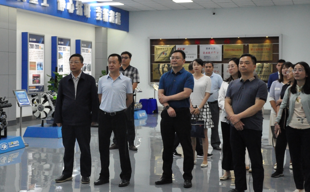 昆明市国资委党组书记王磊一行到云南zoty中欧动力集团有限公司开展调研